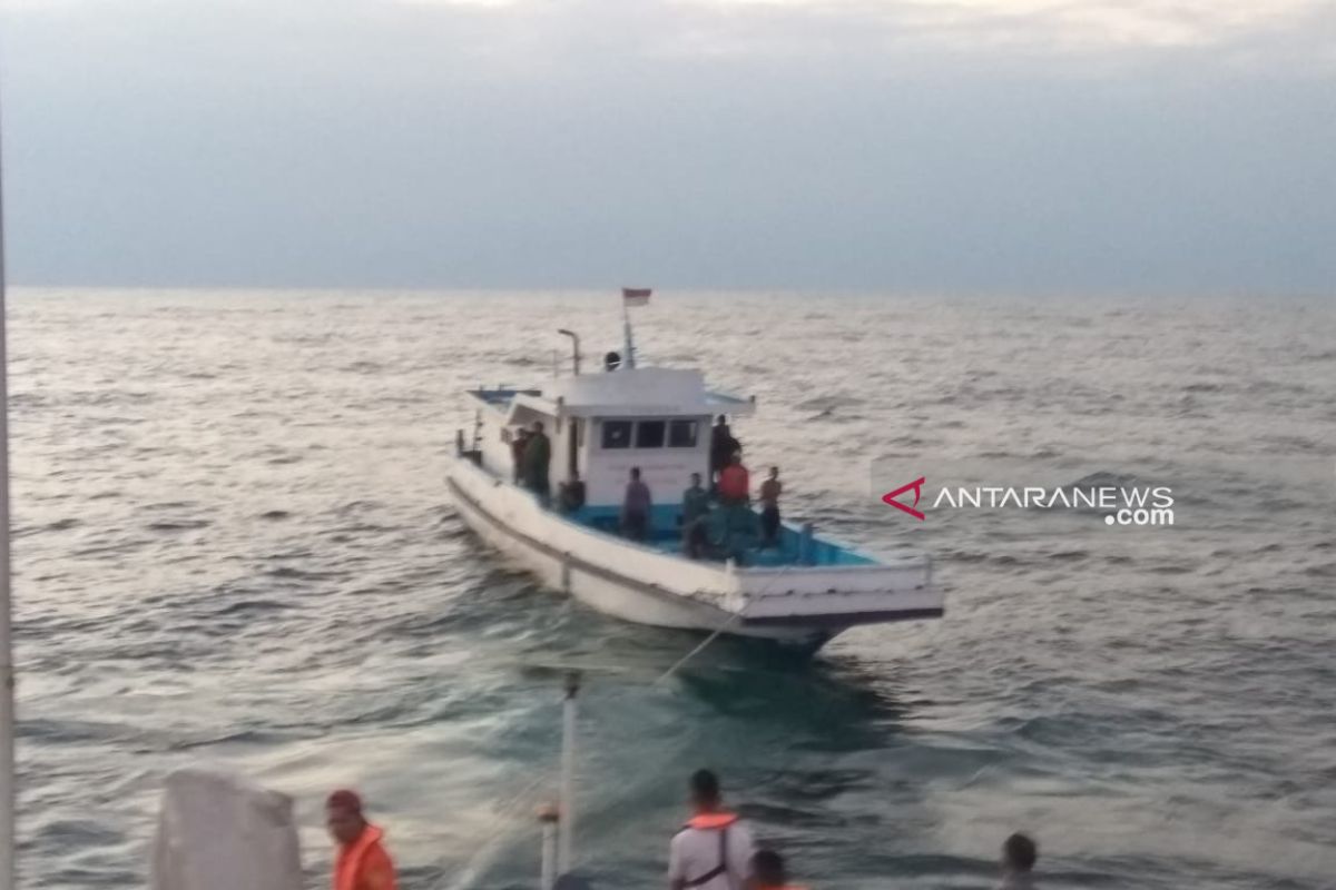 13 nelayan Flores Timur berhasil diselamatkan SAR di Laut Sawu