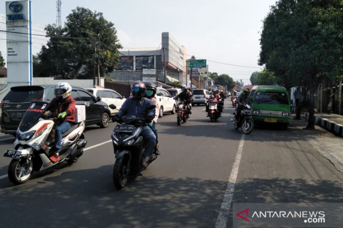 Jalur Cianjur mulai dipadati kendaraan pemudik