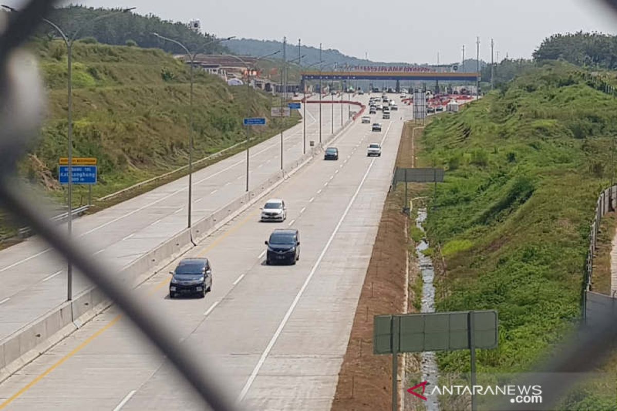 "One way" jalur tol diberlakukan hingga gerbang Kalikangkung