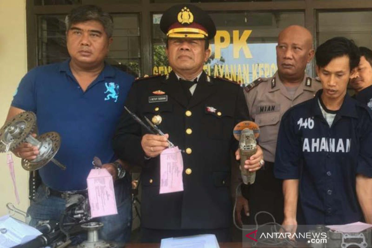 48 kerangka sepeda motor ditemukan di rumah pencuri ini