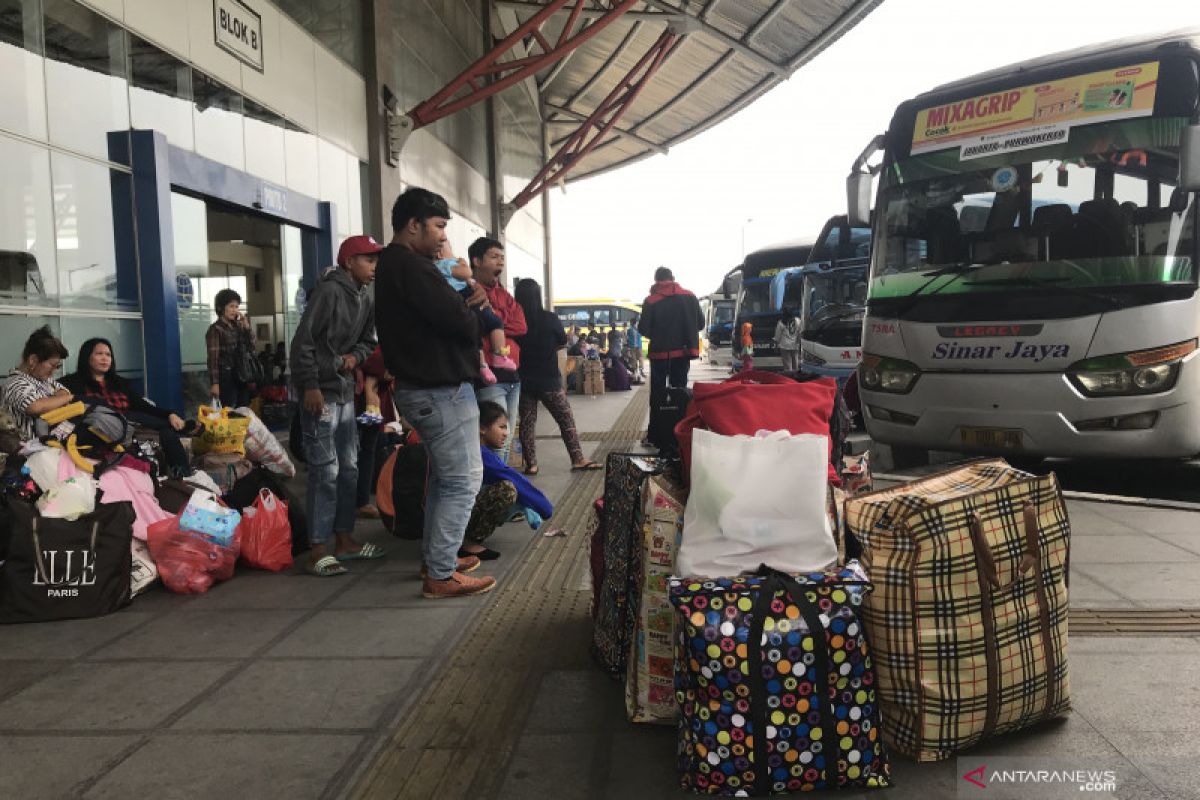 Tahun ini puncak arus mudik di Terminal Pulo Gebang bergeser jadi H-6