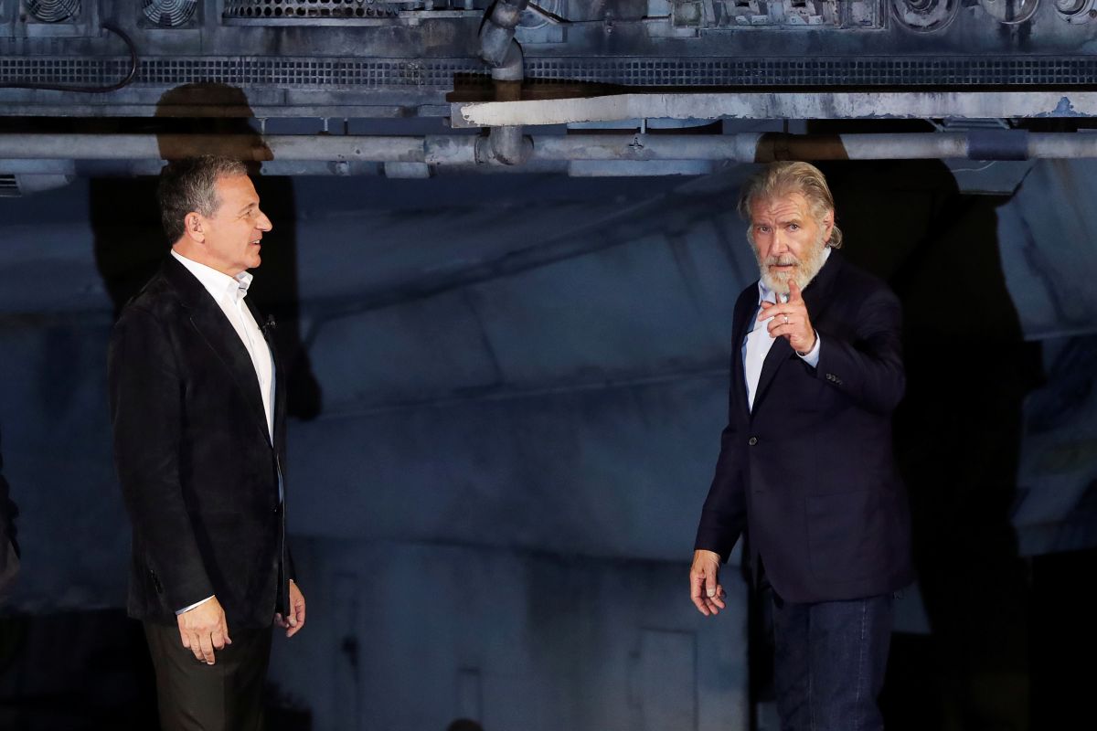 Harrison Ford menginginkan rekan aktor di "Star Wars" dipecat