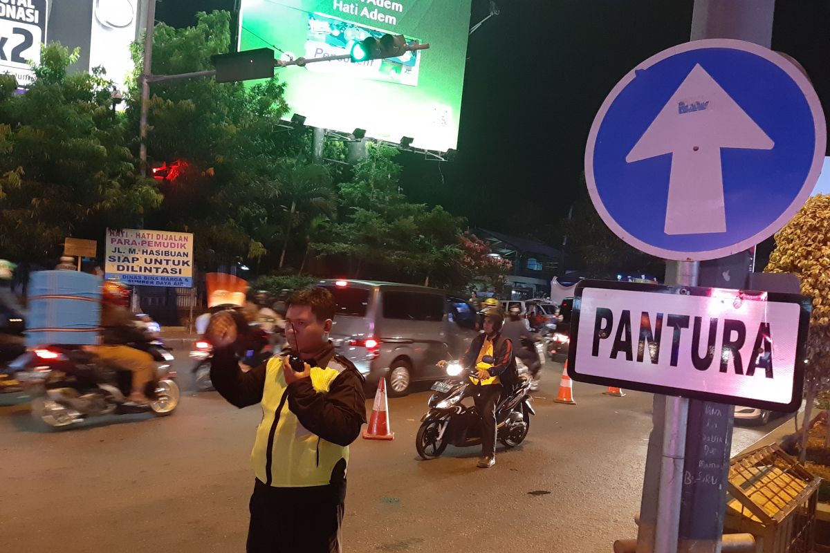 Pemudik bermotor mulai ramai di jalur Kalimalang Bekasi