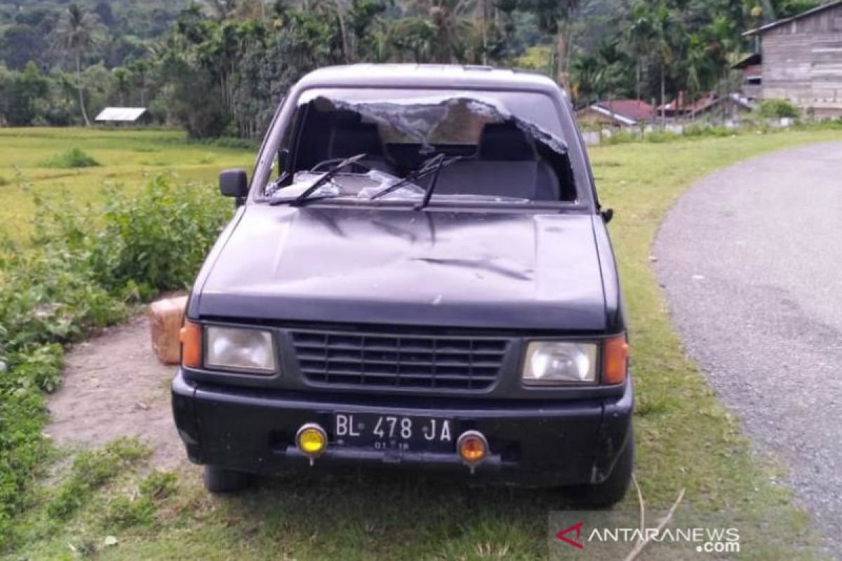 Warga rusak mobil patroli milik polisi