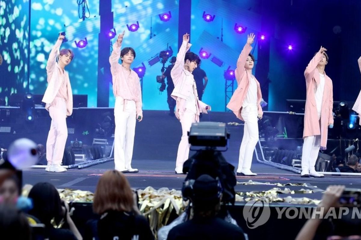 Grup K-pop BTS guncang stadion Wembley Inggris