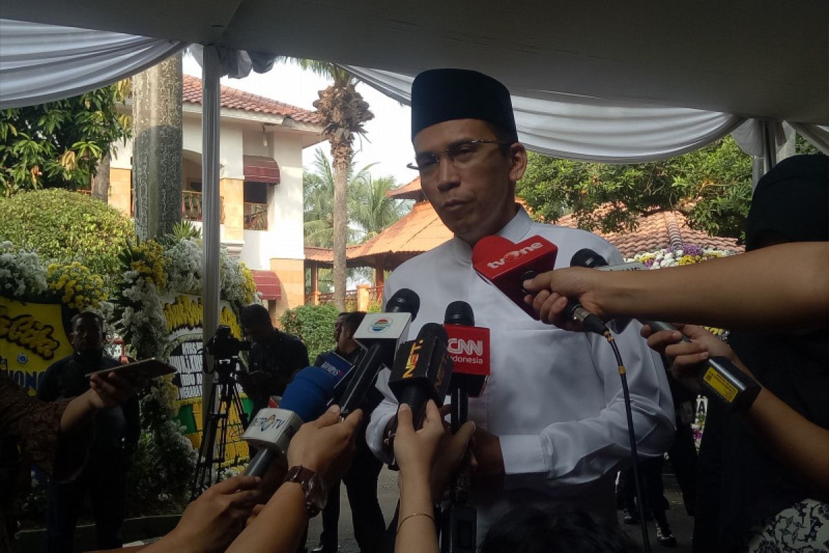 TGB kenang Ani Yudhoyono sosok yang mencinta suami