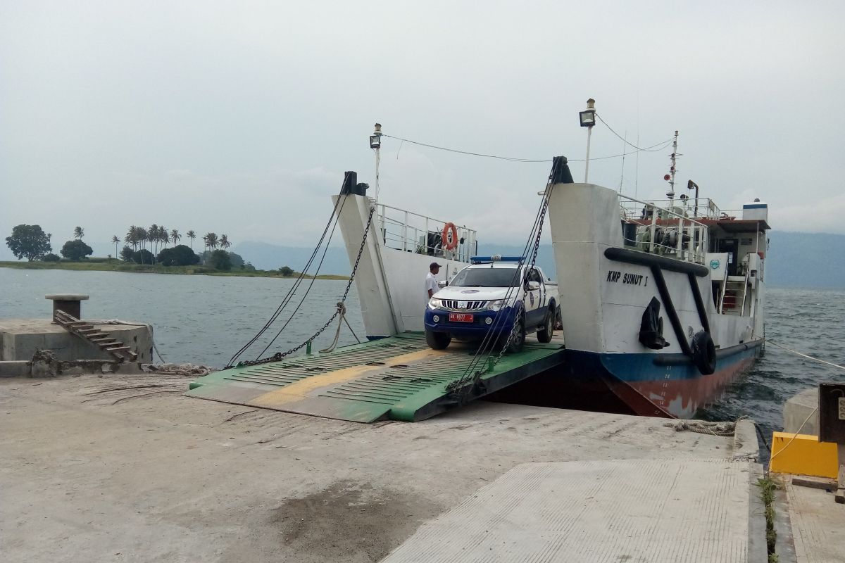 Penyeberangan Danau Toba dari Samosir masih normal