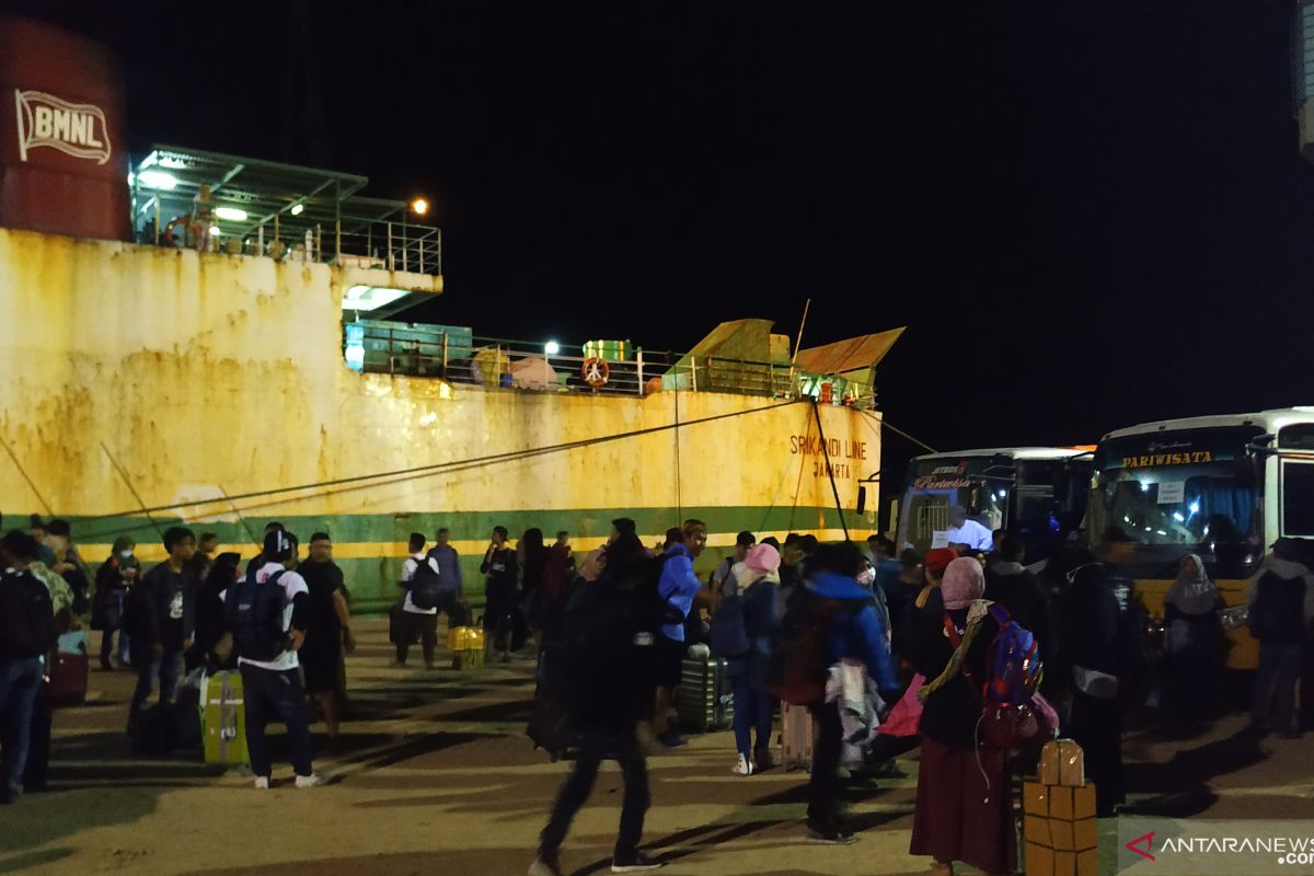 KSOP Pangkalbalam membatasi jumlah truk di kapal penumpang