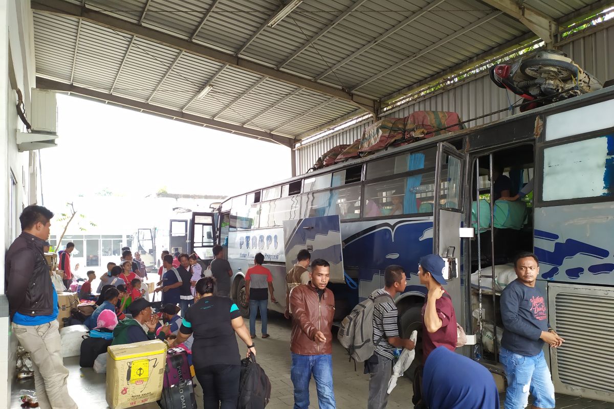 Tiket pesawat mahal dorong penumpang bus di Medan naik 50 persen