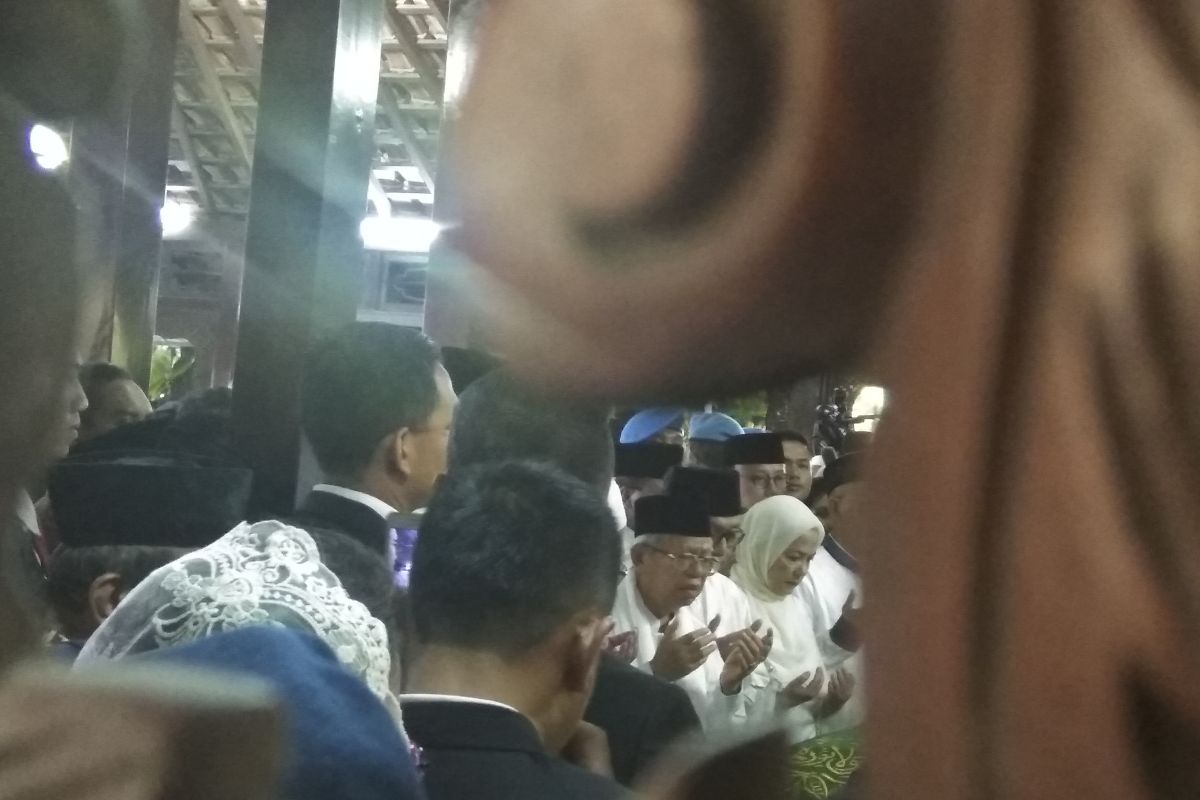 Ma'ruf Amin pimpin sholat jenazah  Ani Yudhoyono