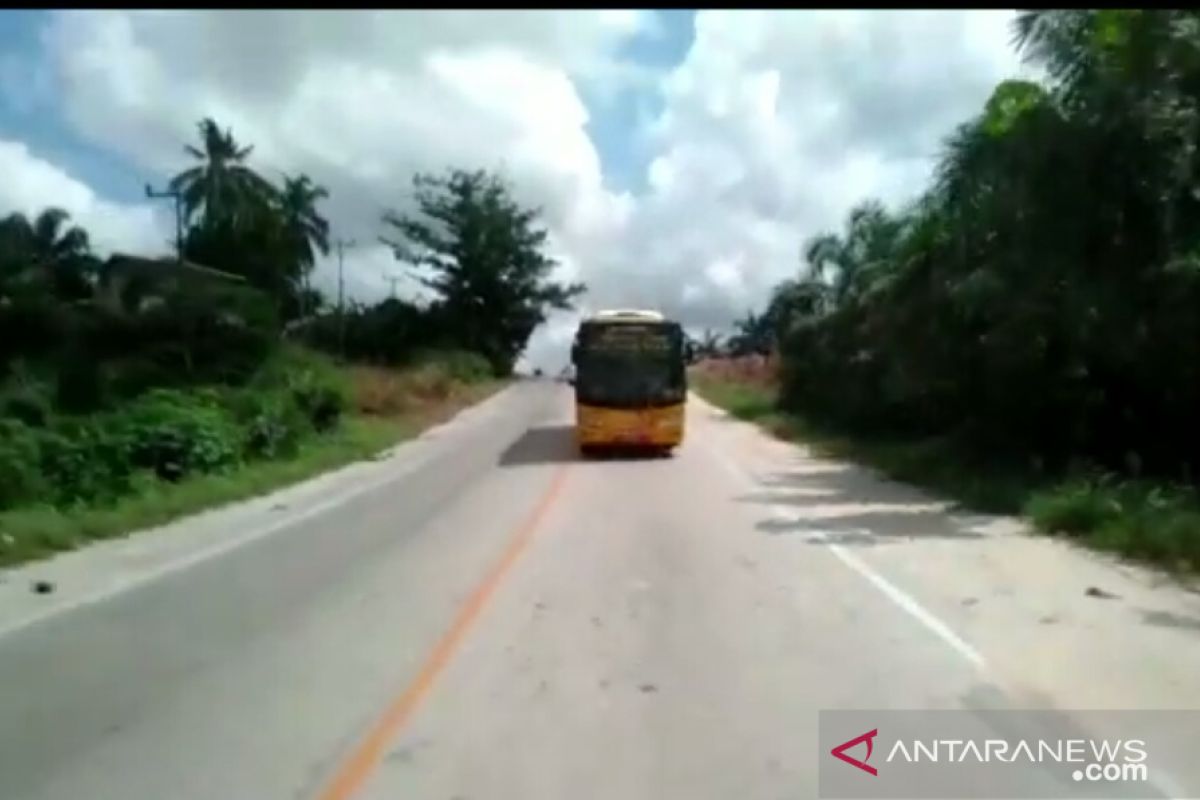 Polisi Siak jadi penumpang kawal kendaraan mudik