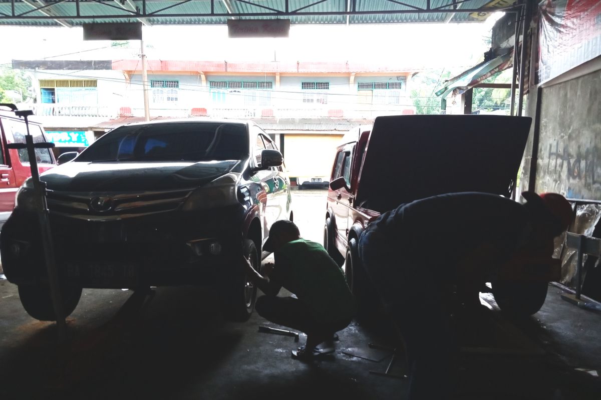 Bengkel mobil di Agam ramai dikunjungi Jelang Idul Fitri