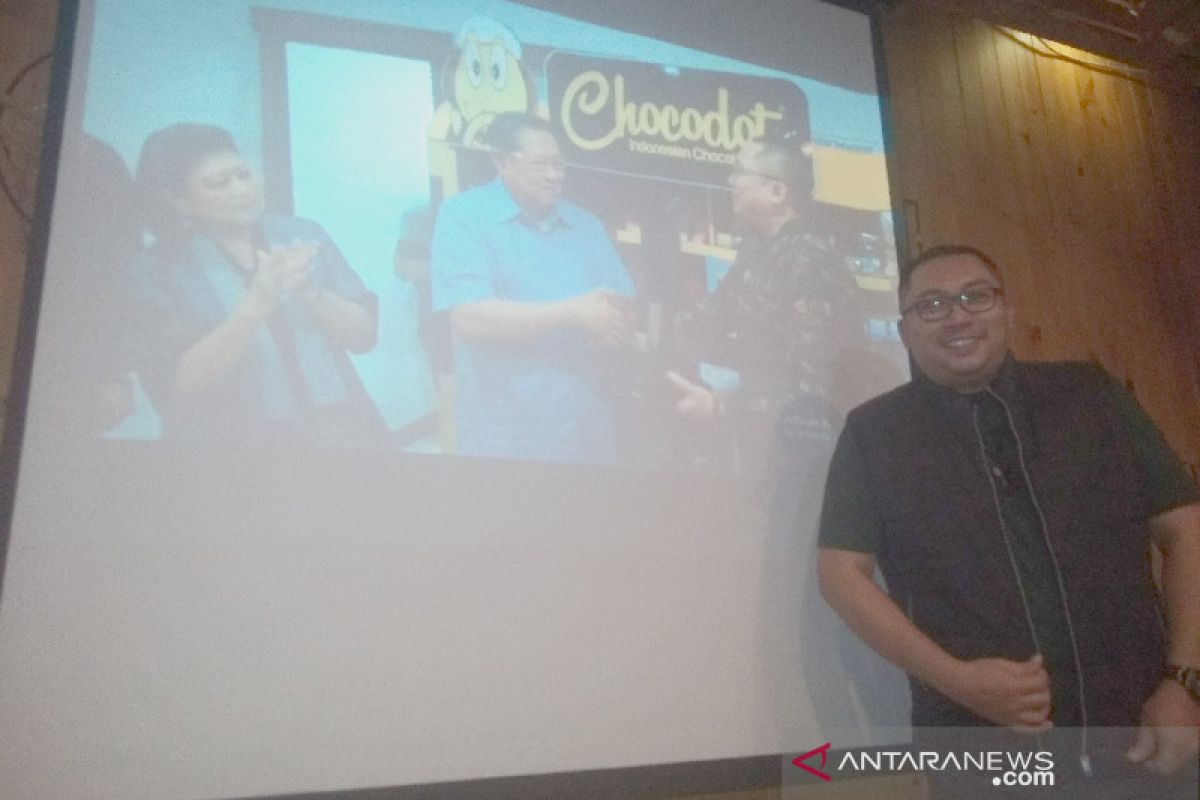 Ibu Negara Ani senang dengan kuliner Chocodot produk UKM Garut