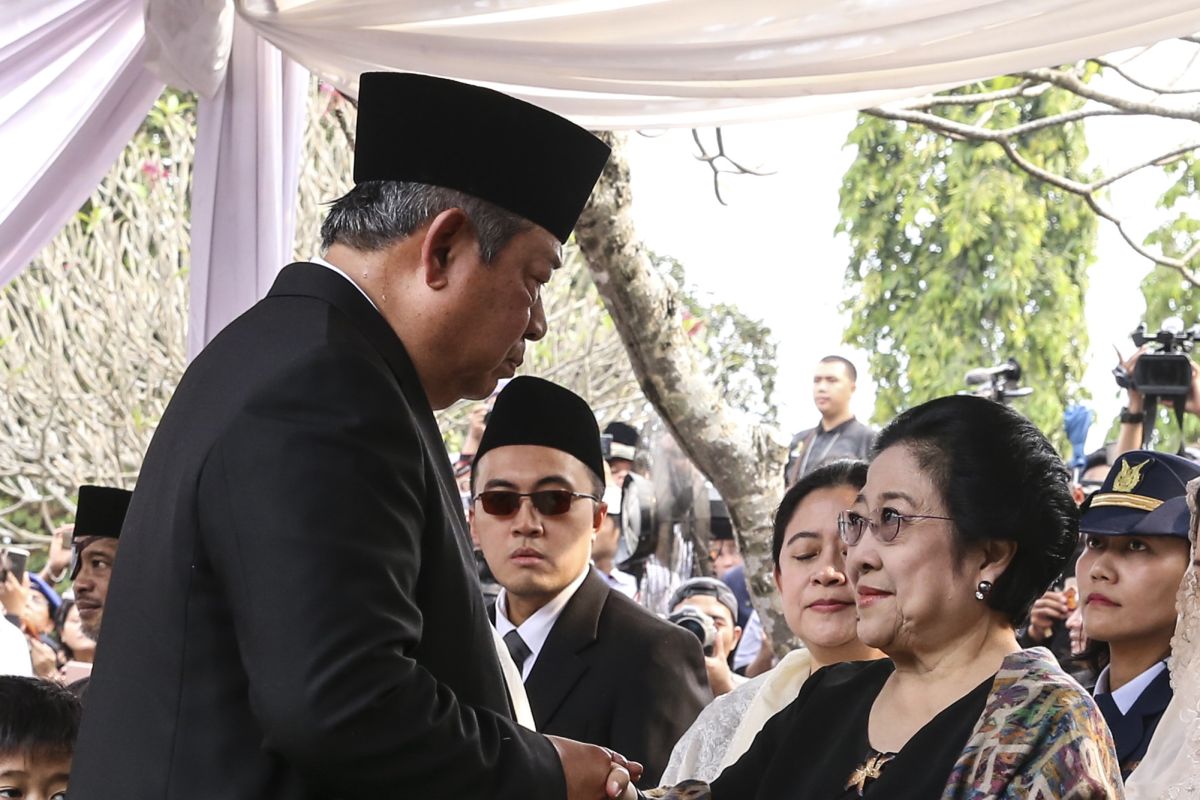 KPAI beri penghargaan khusus kepada Megawati dan SBY