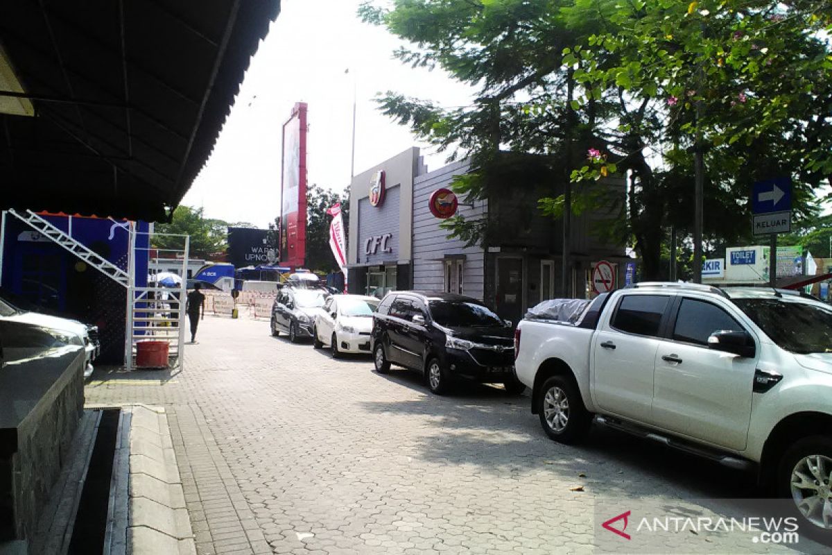 Arus lalu lintas Tol Jakarta-Cikampek ramai lancar