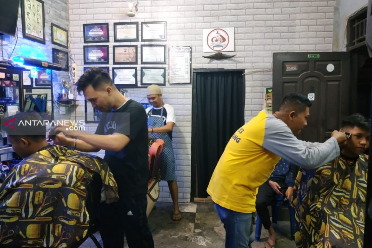 Omset barber di Palembang meningkat 200 persen jelang Lebaran