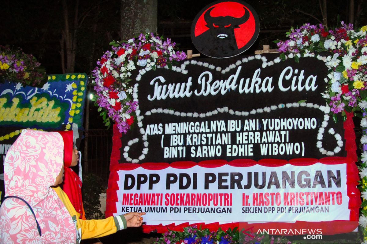 Megawati kirim karangan bunga duka cita untuk Ani Yudhoyono