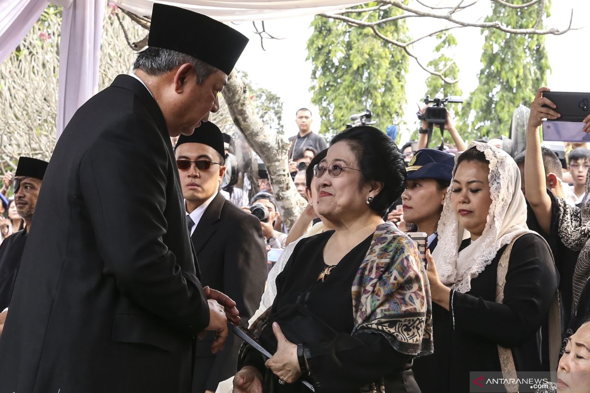 Megawati dan Puan enggan komentari Ani Yudhoyono