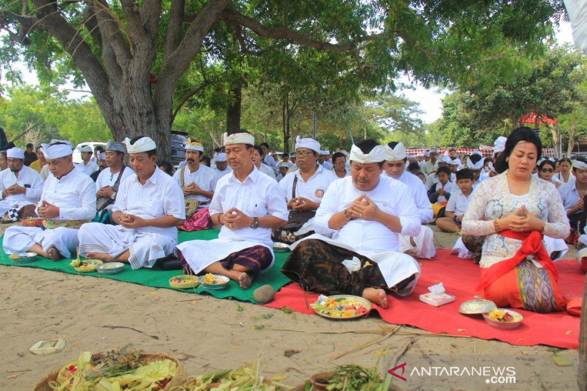 Pemkab Jembrana Ngaturang Bhakti Pujawali di Pura Segara Rupek