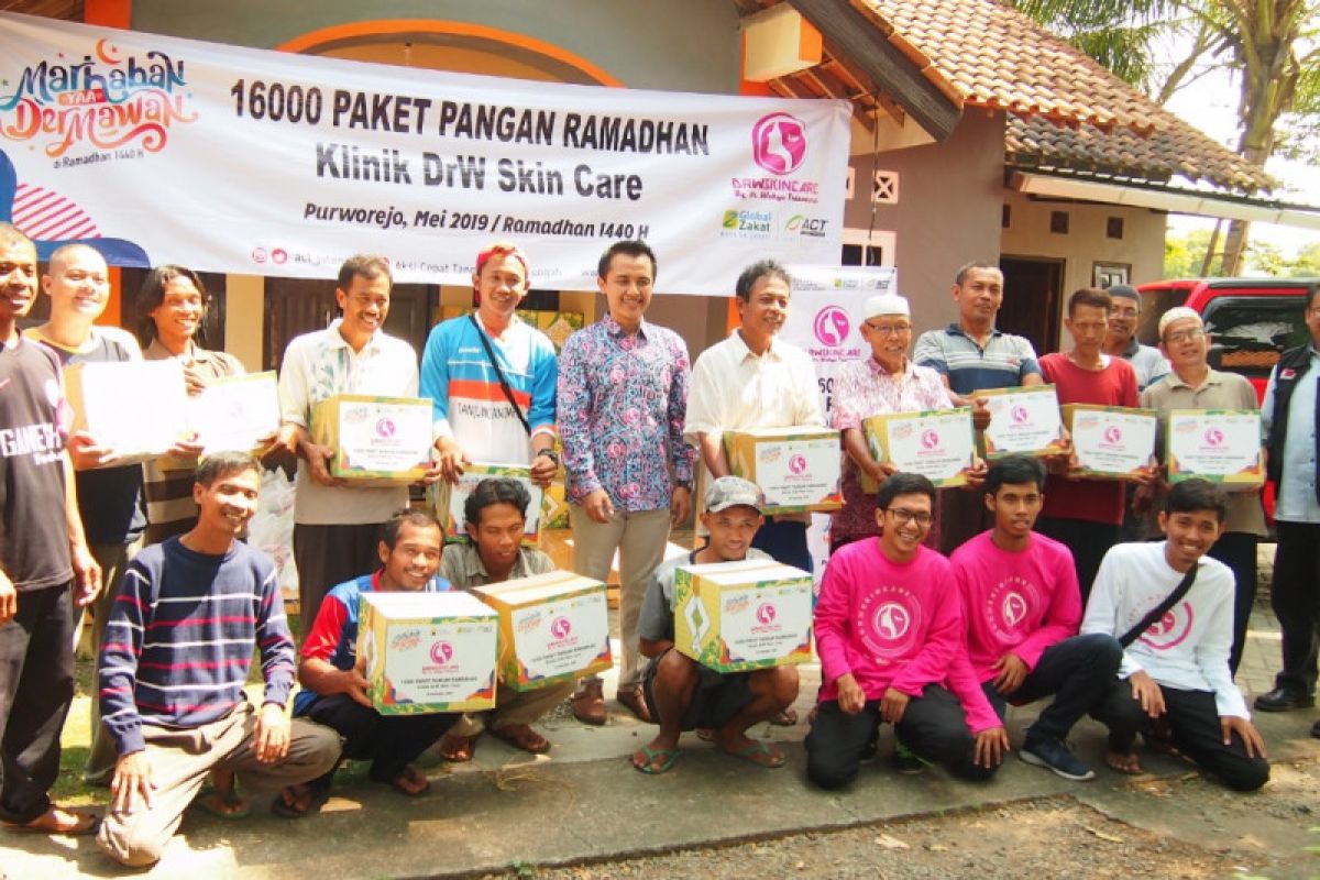 ACT Jateng gandeng klinik perawatan kulit bagikan paket pangan Ramadhan