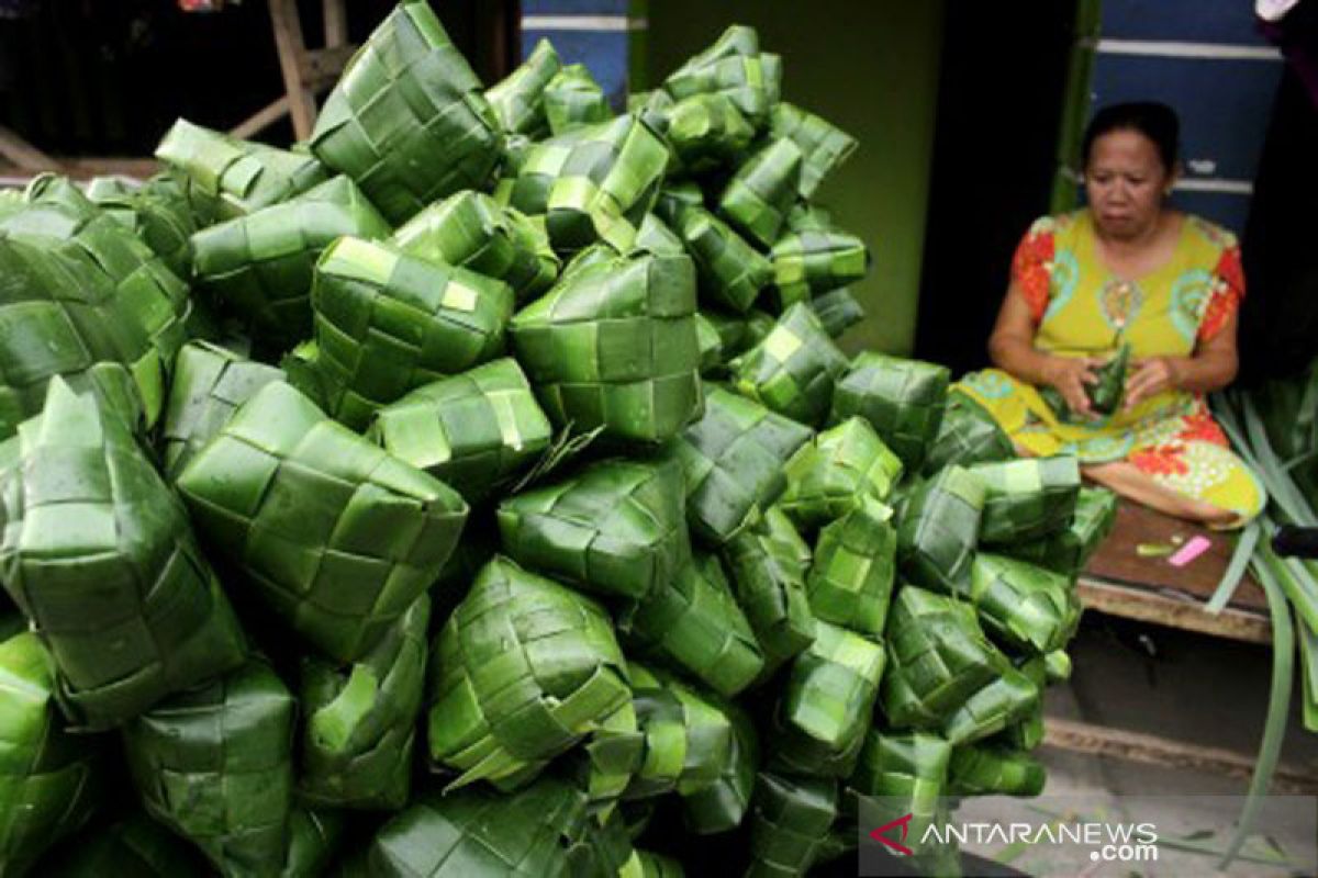 Kulit ketupat berbahan daun pandan