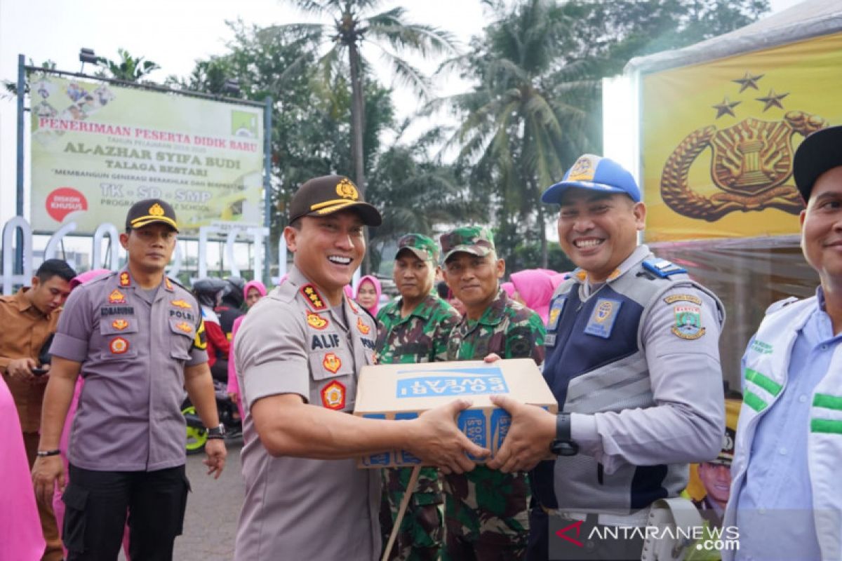 Kapolresta Tangerang berikan logistik pada petugas pengamanan Lebaran