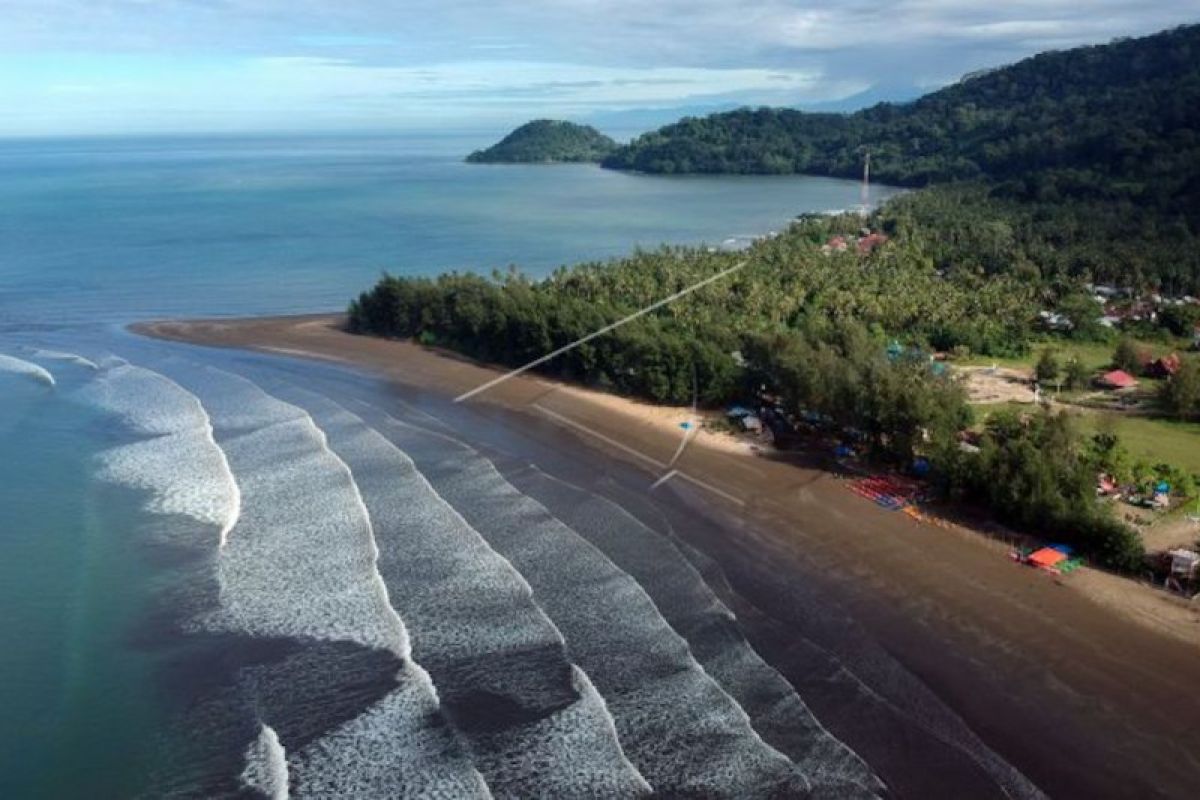 Padang larang kendaraan roda enam ke Air Manis saat libur Lebaran