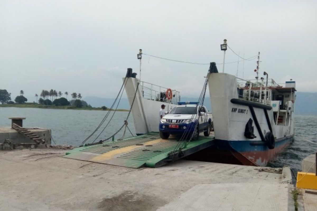 Penyeberangan Danau Toba dari Samosir masih normal