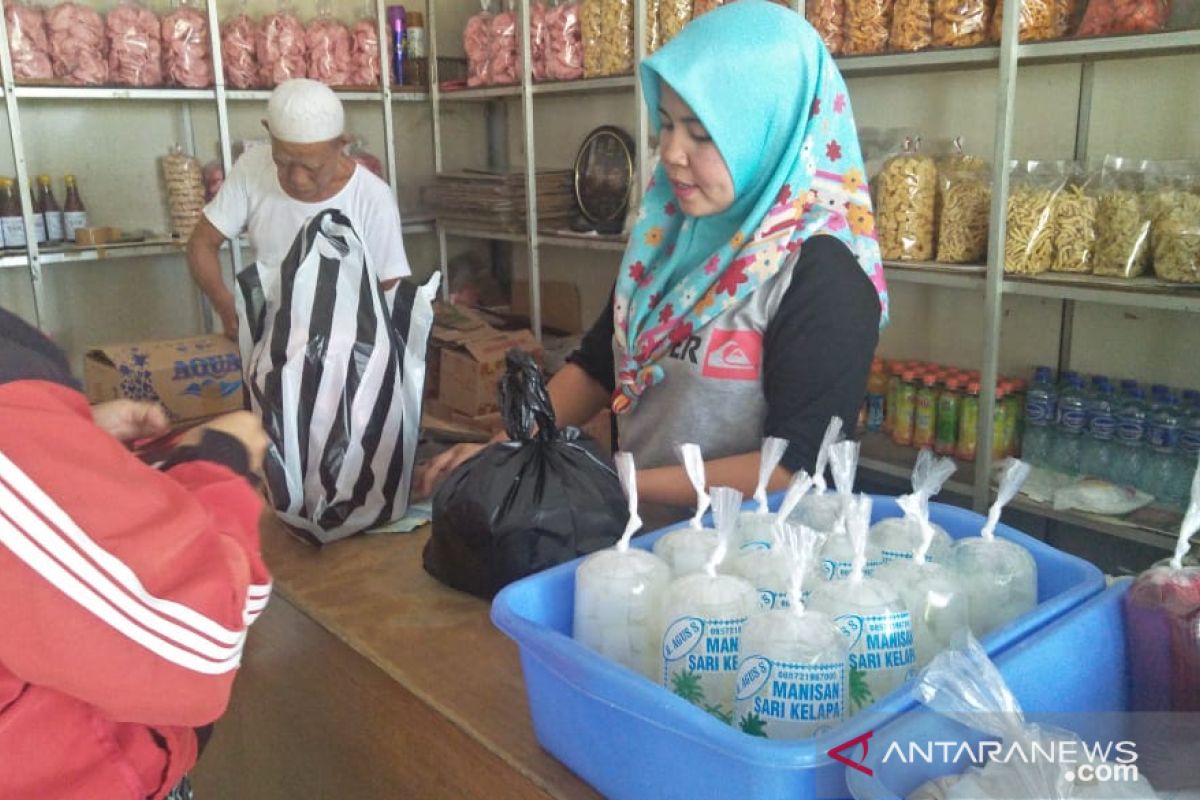 Menjelang Lebaran pembuat sari kelapa kebanjiran pesanan