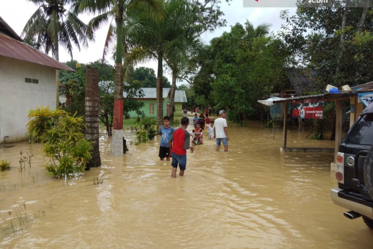 SAR Kendari evakuasi warga korban banjir sungai Wanggu