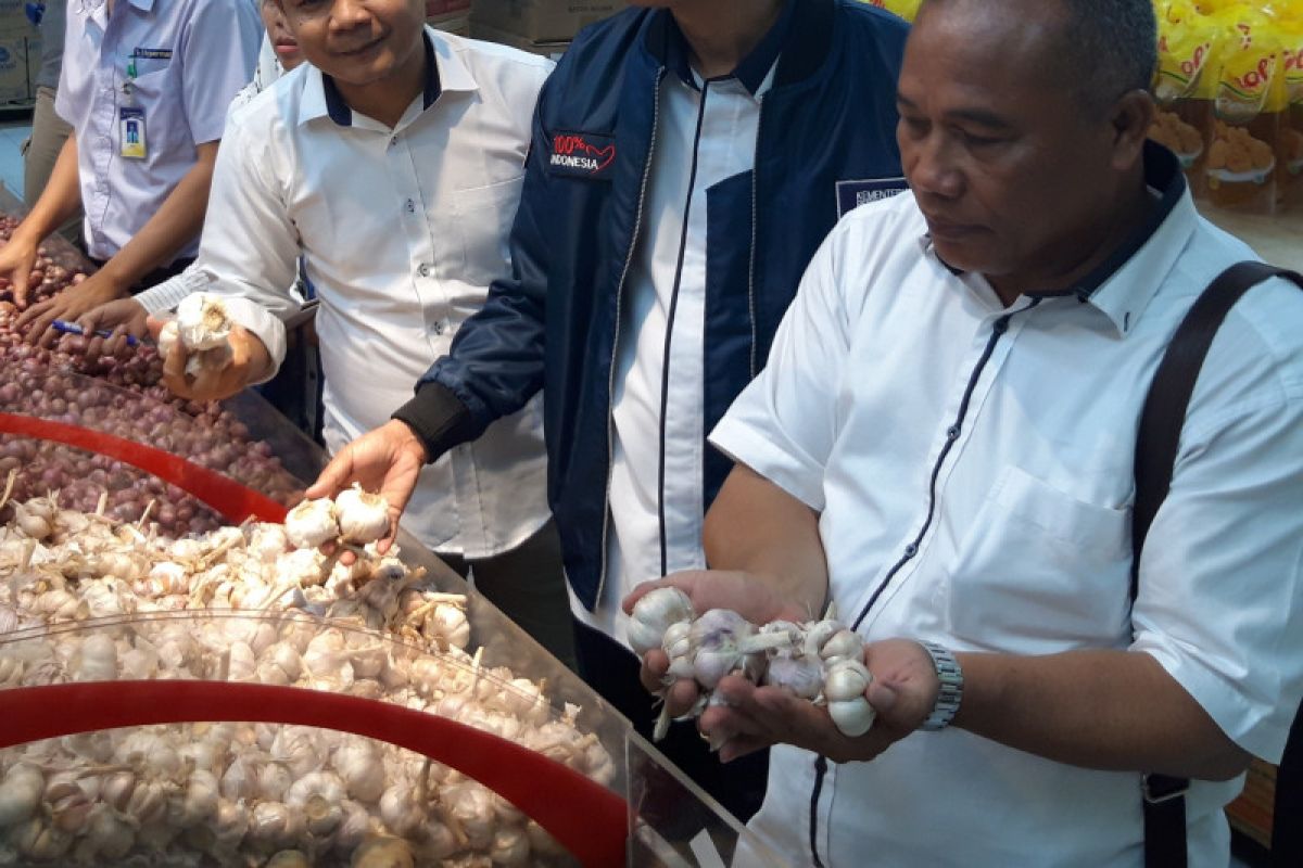 Disperindag Malut pantau harga sembako di Ternate