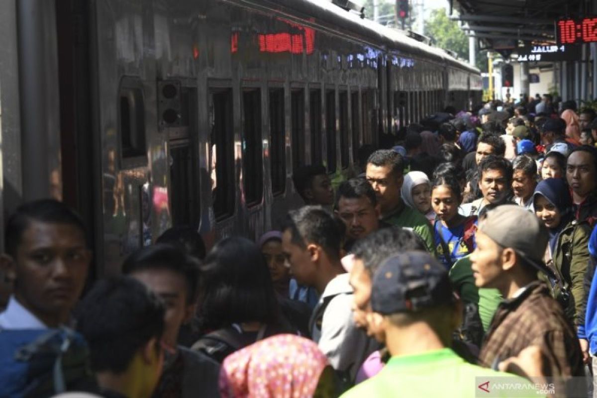 Penumpang kereta api melonjak 10 persen selama Lebaran 2019