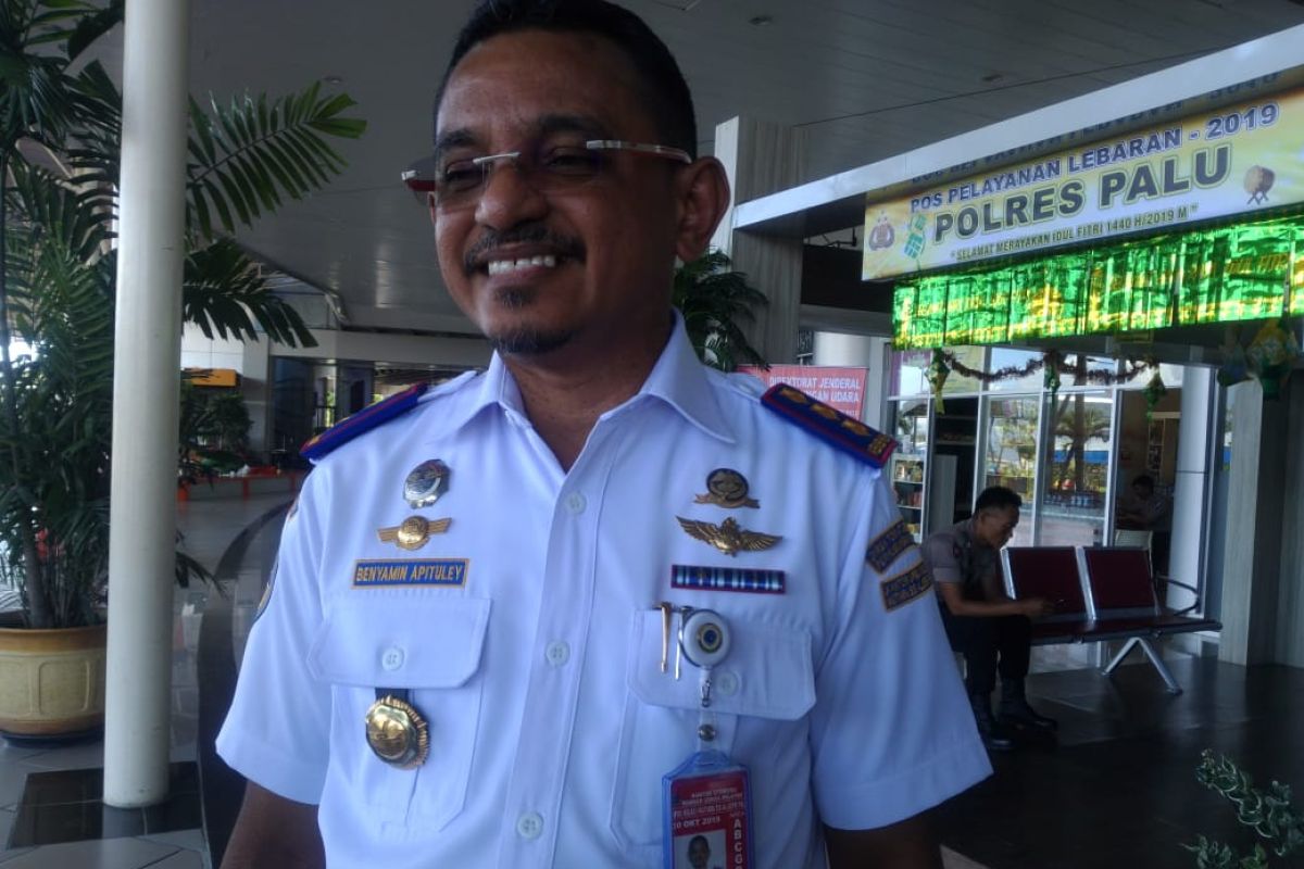 Penumpang mudik Lebaran di Bandara Mutiara Sis Al Jufri Palu menurun