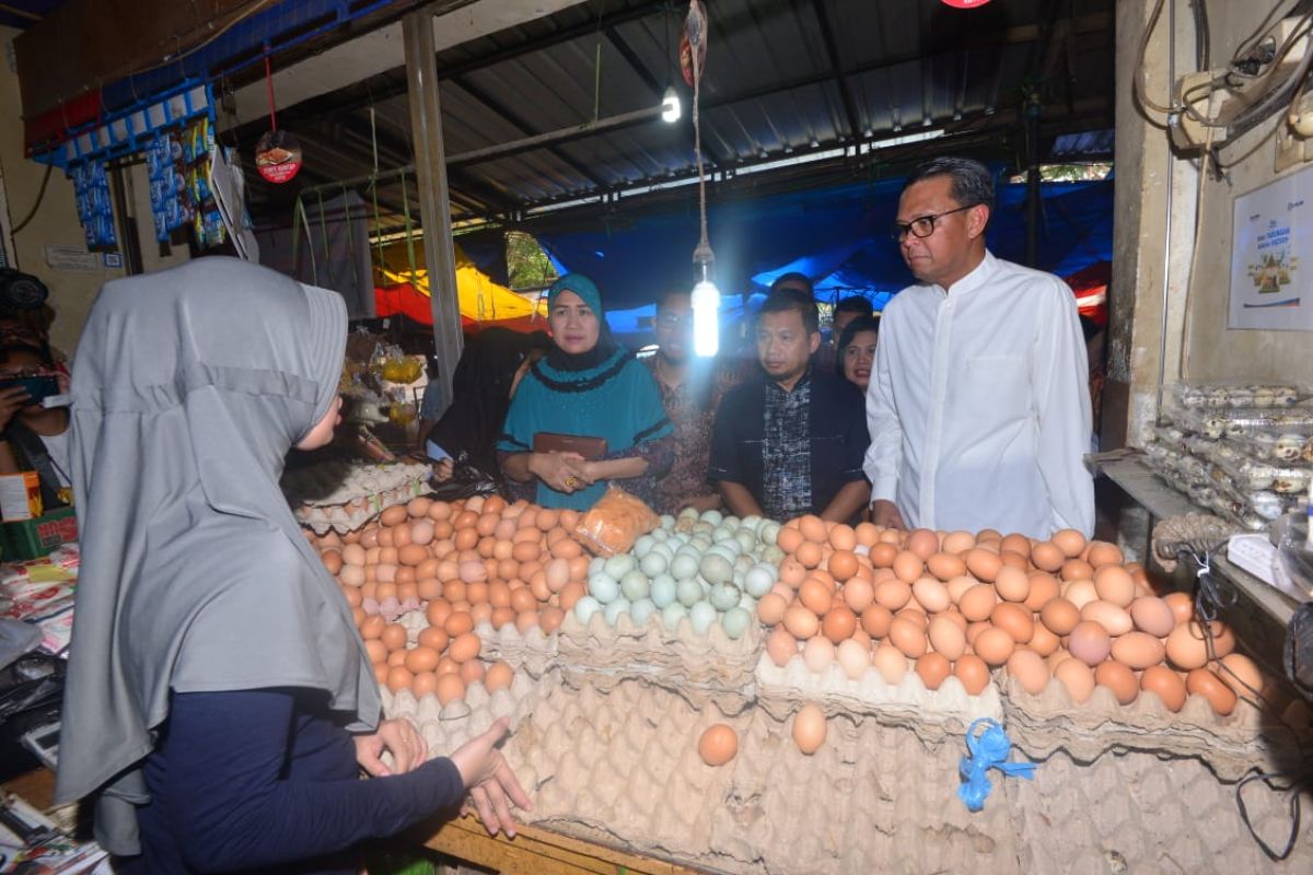 Gubernur Sulsel minta Wali Kota Makassar evaluasi PD Pasar