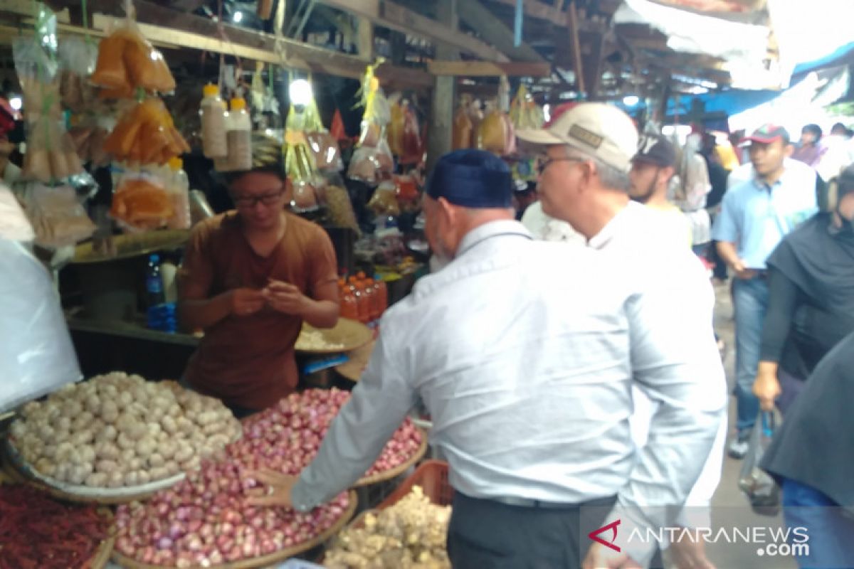 Pemkot Singkawang antisipasi kenaikan harga sembako terkait Covid-19