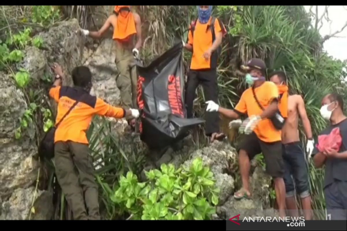 SAR  evakuasi mayat tanpa identitas di Pantai Trenggole