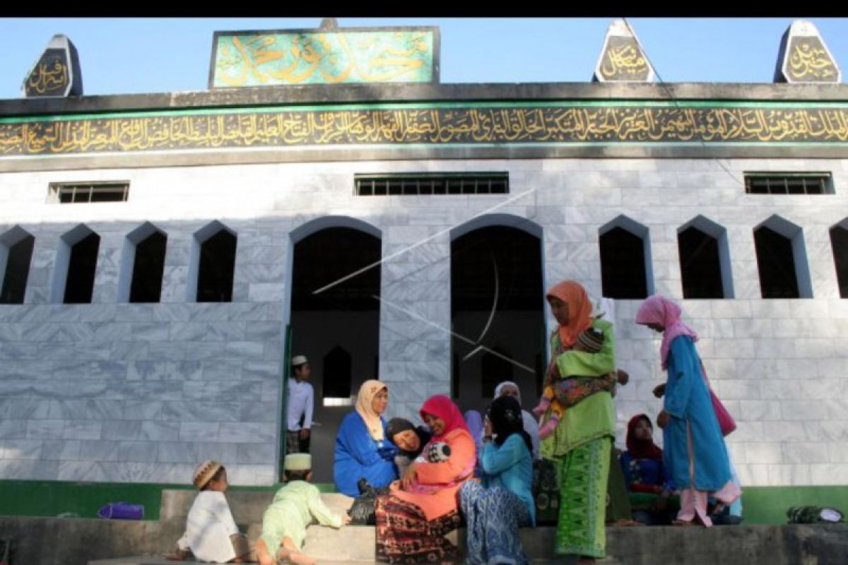 In Tulungagung, Al Muhdhor congregation held early Eid prayer