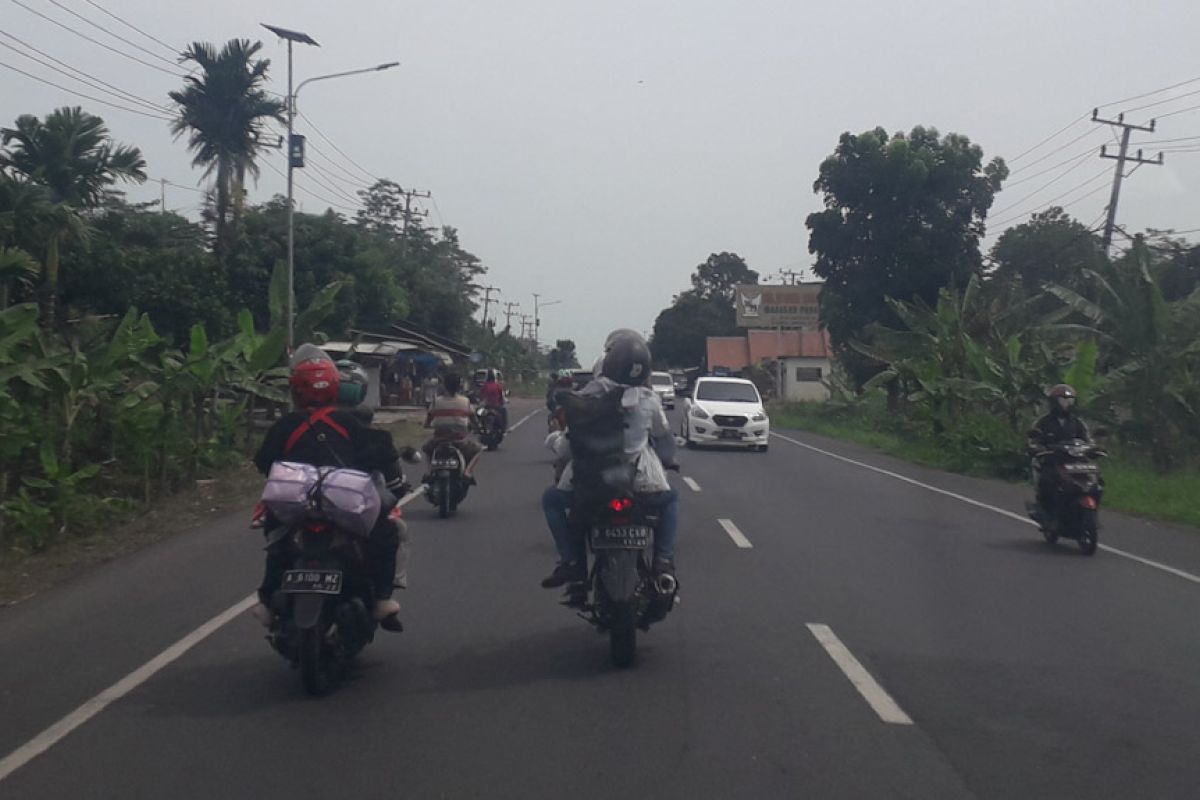 Pemudik gunakan motor mulai ramai di Jalainsum