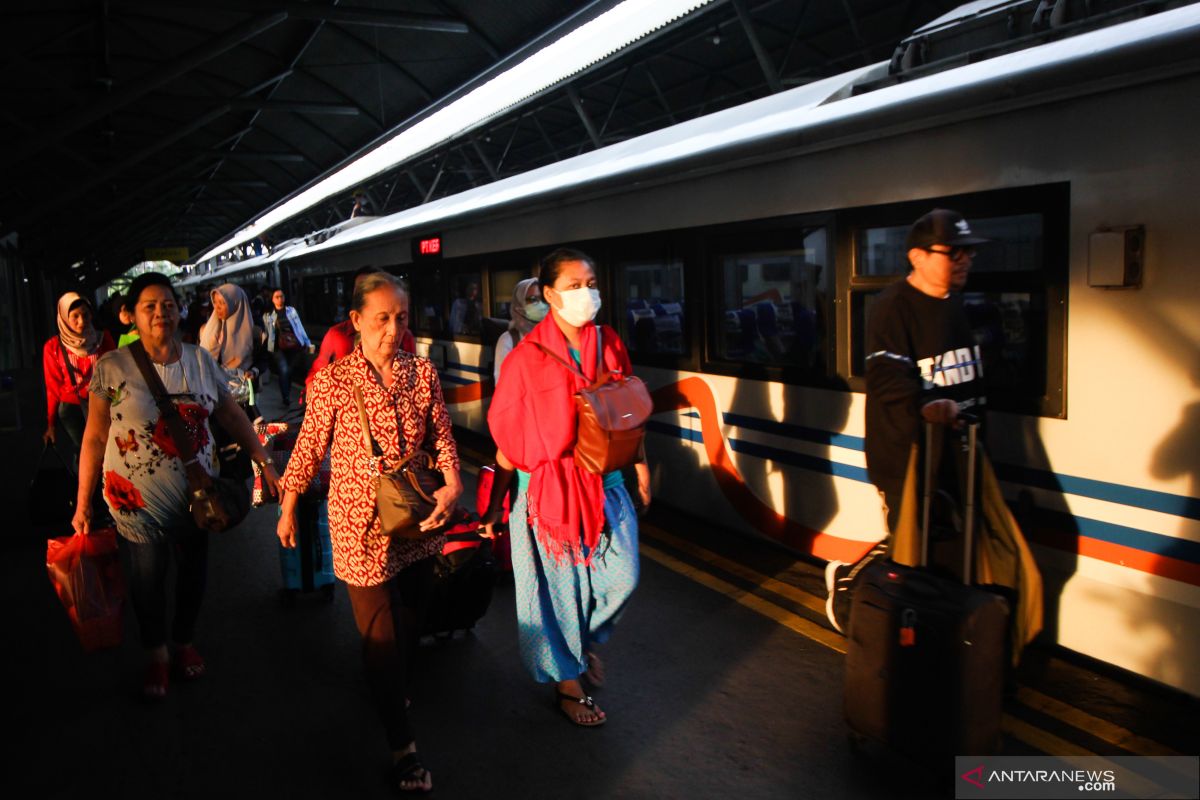 Jumlah penumpang KA Lebaran di Daop Surabaya naik 13 persen