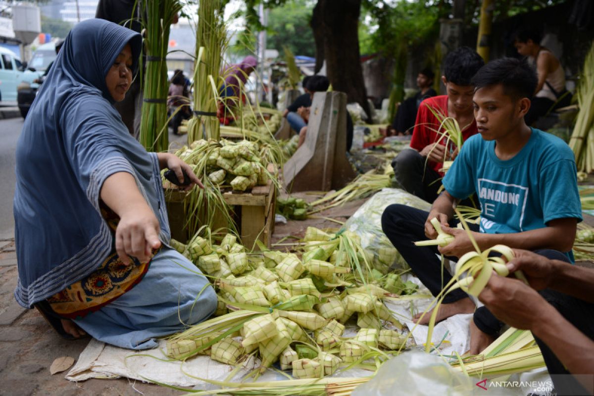 Telaah - Meninggalkan Bulan suci Ramadhan, membawa kesalehan sosial dan alam