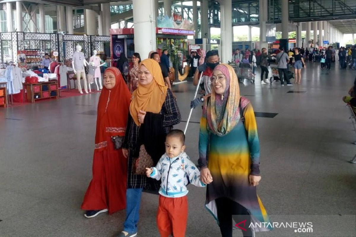Pemudik H-2 di Bandara Internasional Kualanamu cukup ramai