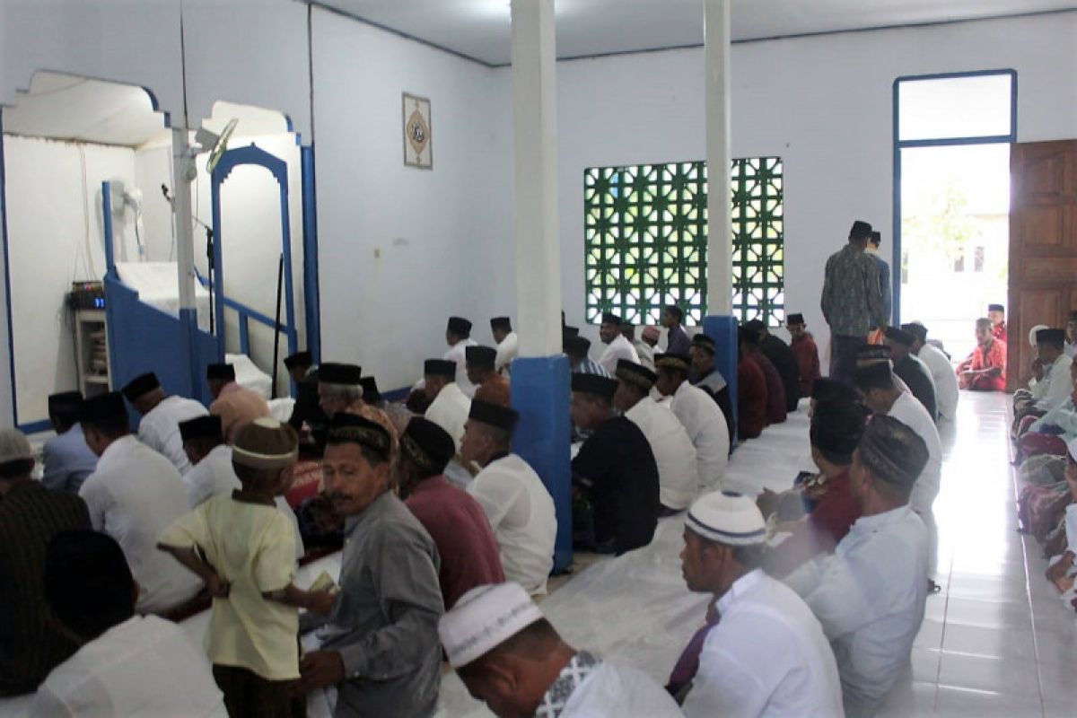 Sebagian warga di kabupaten Seram Bagian Timur rayakan Idul Fitri