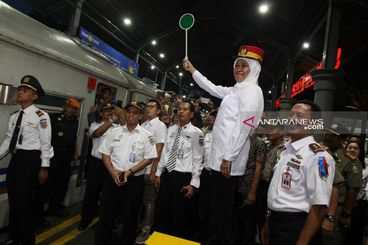 Gubernur Khofifah berangkatkan mudik gratis kereta api