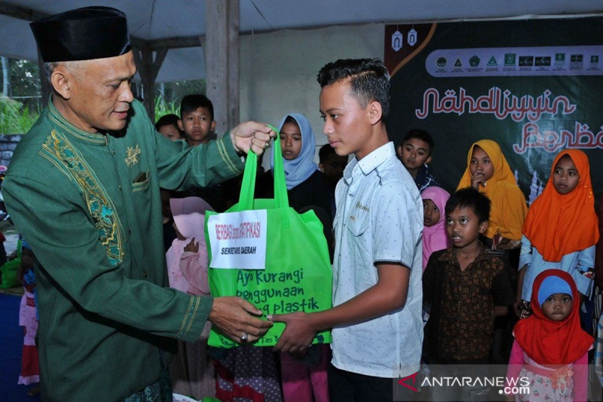 Warga NU Boyolali berbagi bersama anak yatim