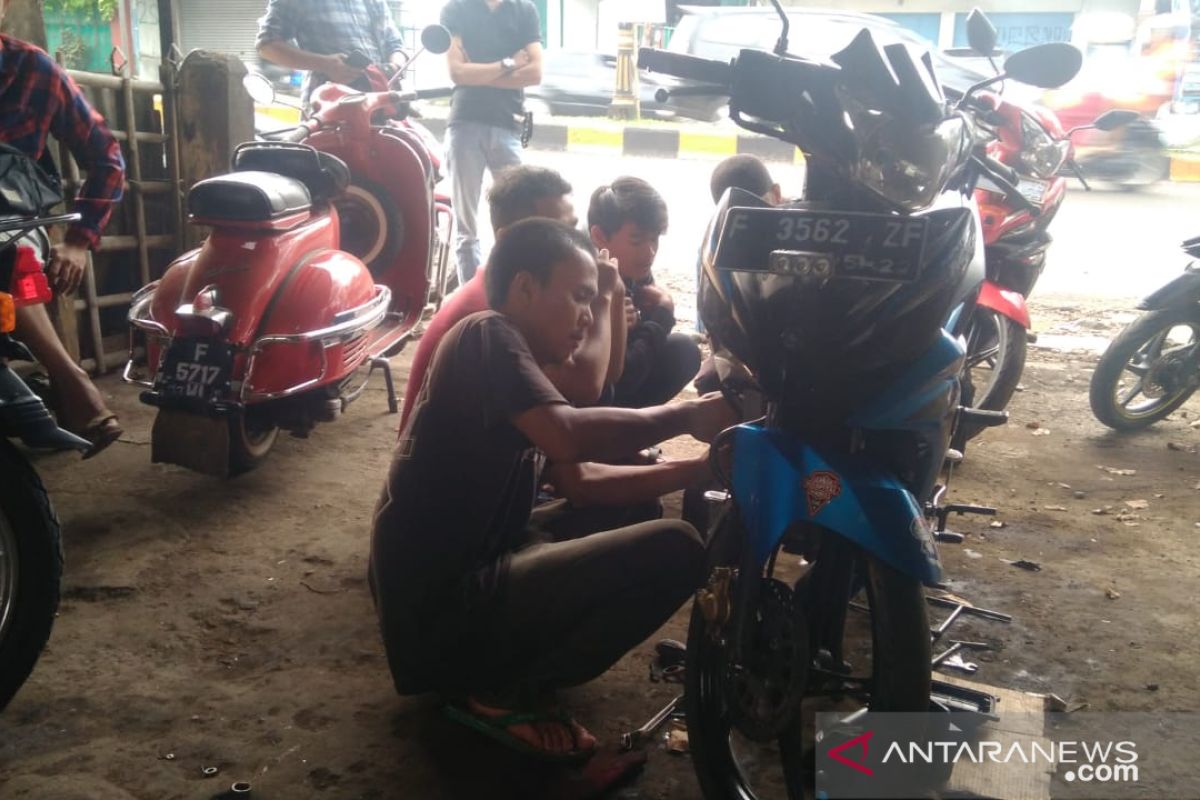 Bengel kebanjiran order perawatan sepeda motor pemudik