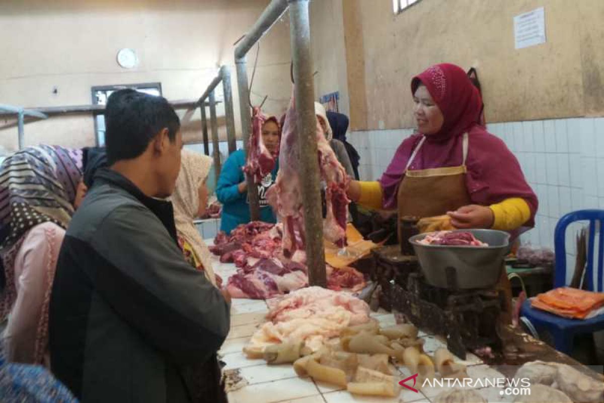 Jelang Idul Fitri, harga daging di Temanggung merangkak naik