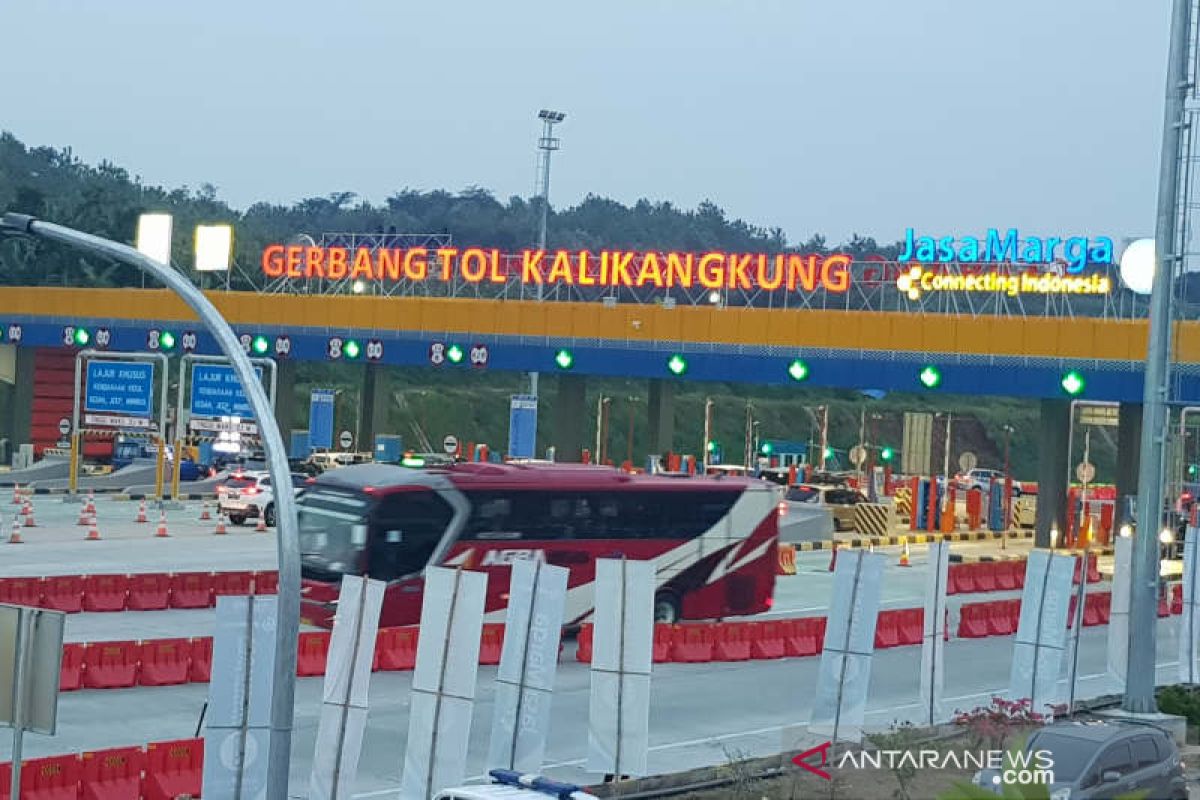 Gerbang Tol Kalikangkung Semarang kembali diberlakukan dua arah