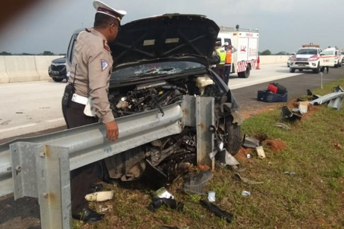 Kendaraan pemudik mengalami kecelakaan di tol Terbanggi Besar