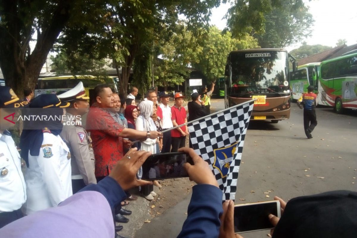 Kadin Surabaya berangkatkan 21 bus mudik gratis