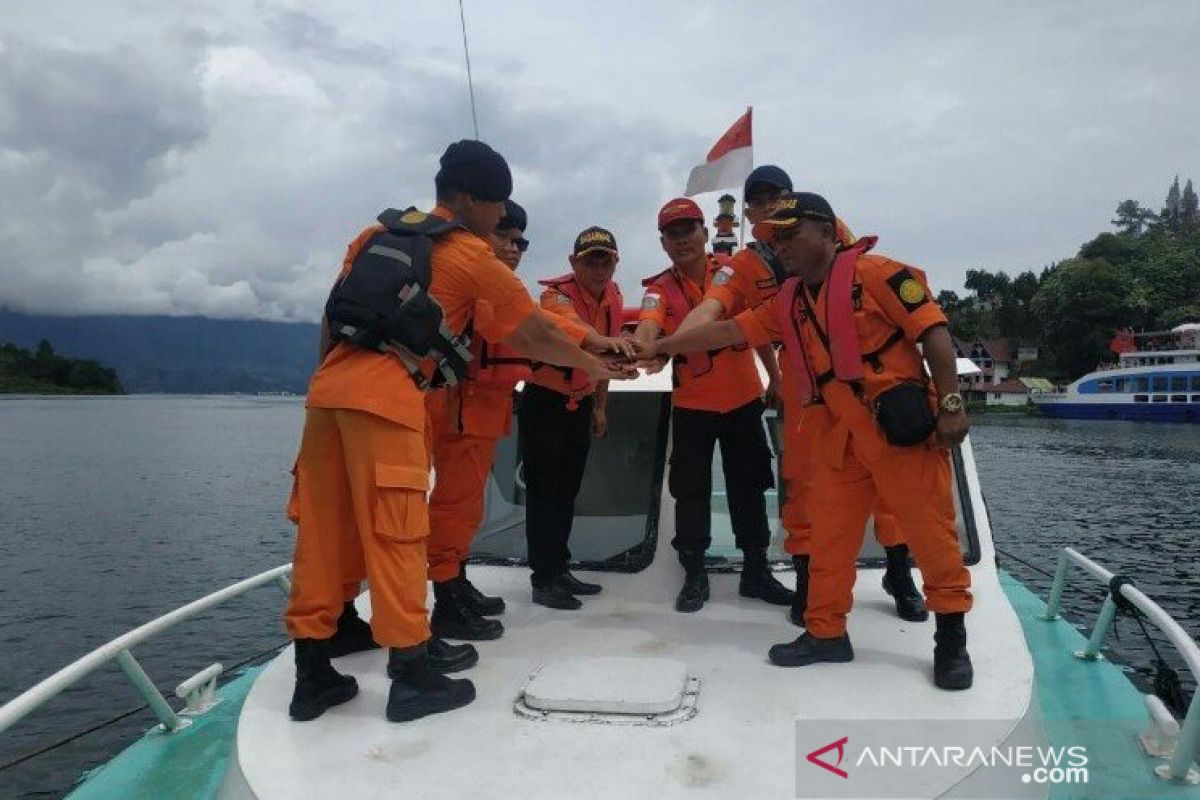 Pos SAR Parapat patroli di Danau Toba